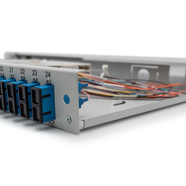 Glasvezel patchpaneel gemonteerd 24 poorten SC OS2